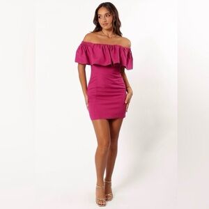 NWT PETAL & PUP Off-Shoulder Ruffle Linen Dress In Berry Fuchsia Pink Size L
